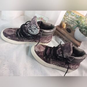 Madden Girl Beezy women's size 8